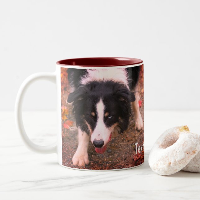 Tasse 2 Couleurs Bordure Collie Stare Personnalisé (Avec donut)