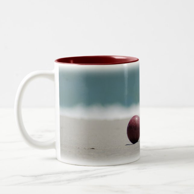 Tasse 2 Couleurs Boule de Bocce sur la plage (Gauche)