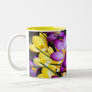 Tasse 2 Couleurs Bouteille de café aux fleurs de crocus violettes e