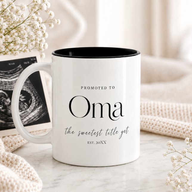 Tasse 2 Couleurs Cadeau d'annonce de grossesse pour Oma (Pregnancy Announcement Gift for Oma Two-Tone Coffee Mug)
