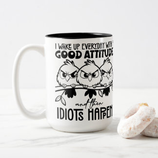 Tasse 2 Couleurs Cadeaux de citation d'oiseau drôle Idiots Happen