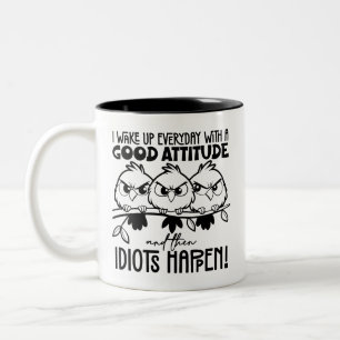 Tasse 2 Couleurs Cadeaux de citation d'oiseau drôle Idiots Happen