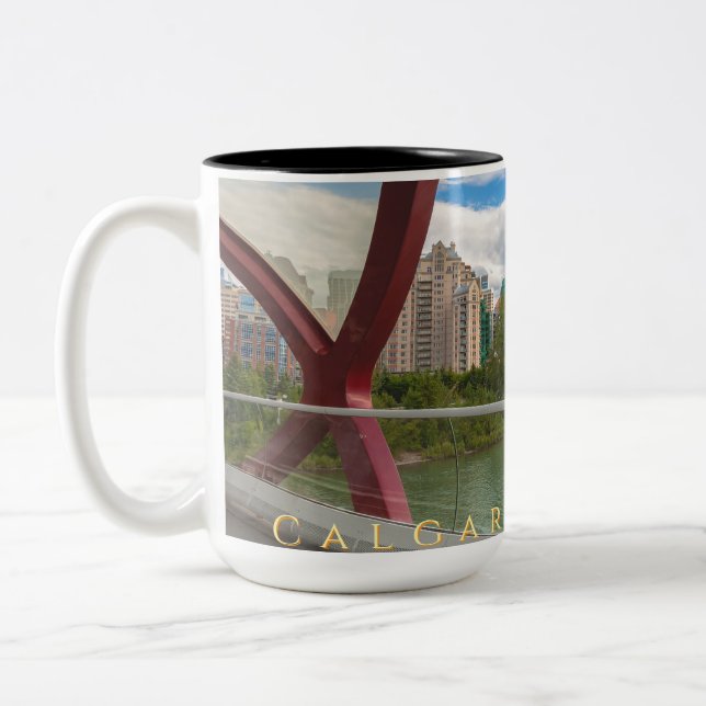Tasse 2 Couleurs Calgary Cityscape par Peace Bridge (Gauche)