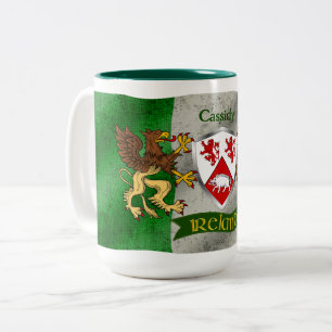 Tasse 2 Couleurs Cassidy Irish Shield avec Distorsion personnelle