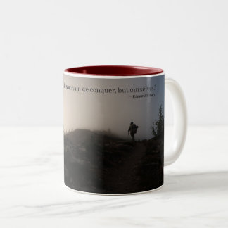 Tasse 2 Couleurs Ce n'est pas la montagne que nous vainquons, mais 