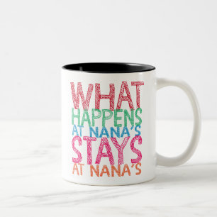Tasse 2 Couleurs Ce qui se produit aux séjours de Nanna chez Nanna