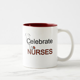 Tasse 2 Couleurs Célébrez le T-shirts et les cadeaux d'infirmières
