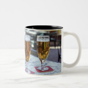 Tasse 2 Couleurs Chablis; deux bières fraîches à 42 degrés par une