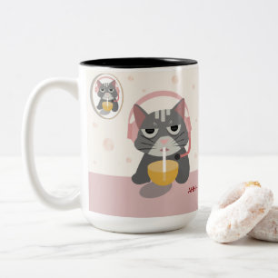 Tasse 2 Couleurs Chat mignon fatigué avec écouteurs buvant du jus d