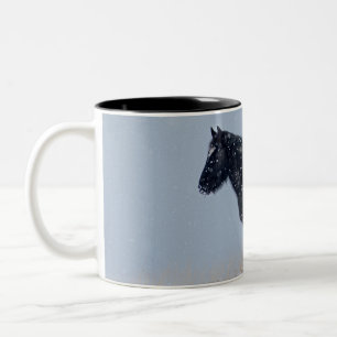 Tasse 2 Couleurs Cheval sauvage dans une tempête de neige