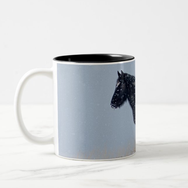 Tasse 2 Couleurs Cheval sauvage dans une tempête de neige (Gauche)