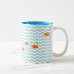 Tasse 2 Couleurs Chevron bleu lunatique avec des poissons d'or