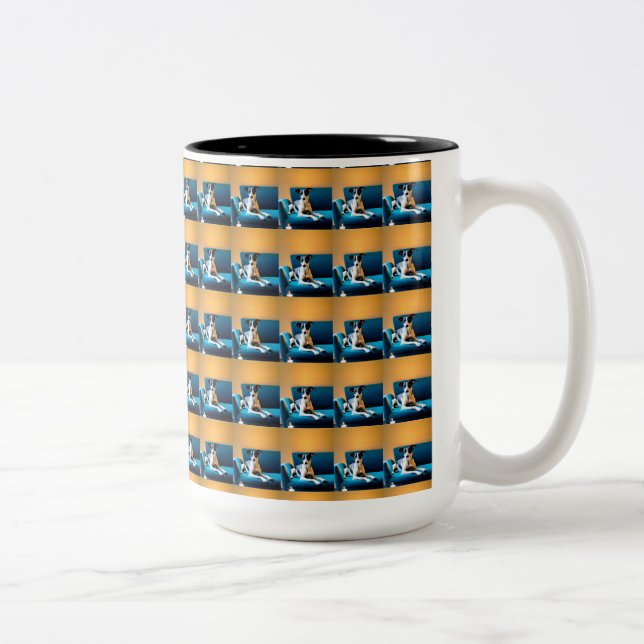 Tasse 2 Couleurs Chien assis sur une chaise (Droit)