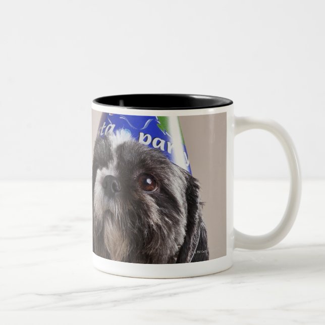 Tasse 2 Couleurs Chien ayant l'anniversaire (Droit)