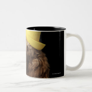 Tasse 2 Couleurs Chien de caniche d'or utilisant un casquette jaune