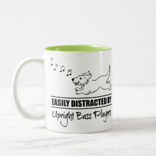 Tasse 2 Couleurs Chien facilement distrait par des joueurs de basse