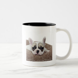 Tasse 2 Couleurs Chiot de bouledogue français se situant dans un