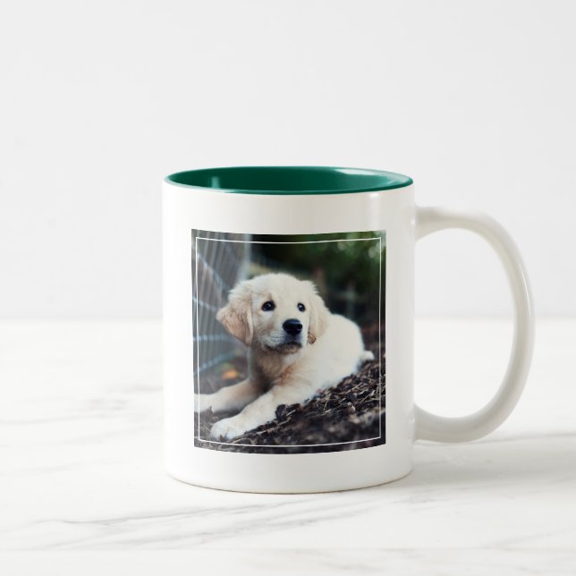 Tasse 2 Couleurs Chiot de Labrador jouant dans le jardin (Droit)