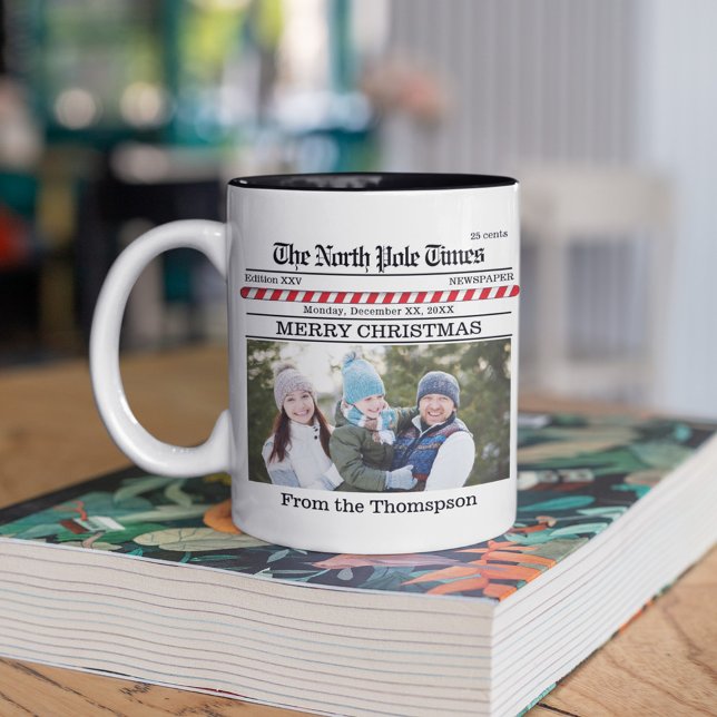 Tasse 2 Couleurs Christmas mignon photo Whimsical Newspaper Imprime (Christmas whimsical cute fun Newspaper custom two-toned photo mug. )