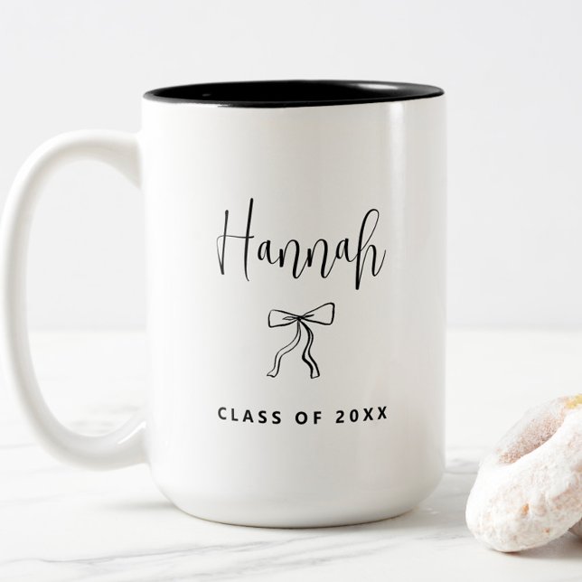 Tasse 2 Couleurs Classe simple moderne personnalisée de 2025 Gradua (class of 2025 graduation coffee mug with name, chic modern simple, college, coquette bow, elegant)