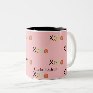 Tasse 2 Couleurs Cœurs Colorés "XOXO" Saint-Valentin