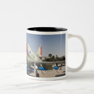 Tasse 2 Couleurs Combattant construit aux Etats-Unis d'A-4 Skyhawk