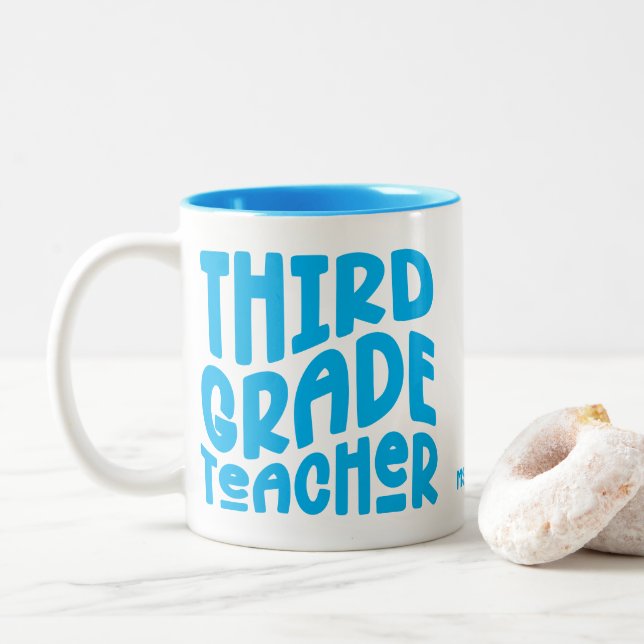 Tasse 2 Couleurs Conception de typographie bleu clair pour enseigna (Avec donut)