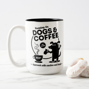 Tasse 2 Couleurs Courir avec des chiens et du café 15 oz.