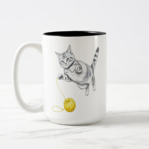 Tasse 2 Couleurs Croquis au crayon d'un chat tigré en train de joue
