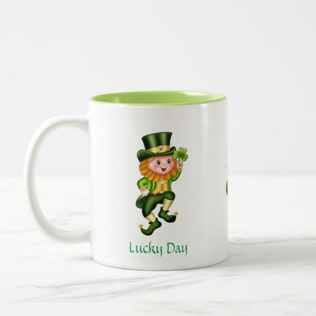 Tasse 2 Couleurs Cute Leprechaun, Calligraphie & Pot d'or (Gauche)