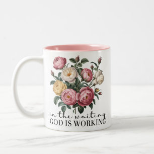 Tasse 2 Couleurs Dans l'attente, Dieu travaille