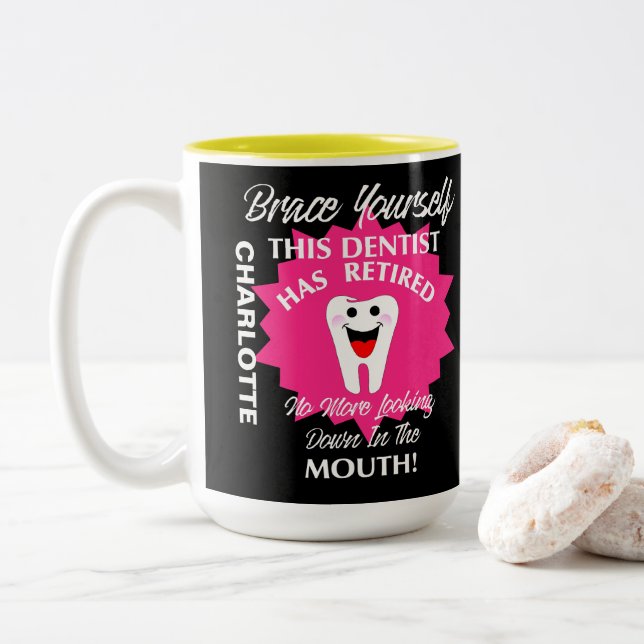 Tasse 2 Couleurs Dentiste à la retraite Funny Novelty Retraite Grap (Avec donut)