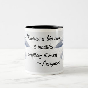 Tasse 2 Couleurs Dérives de neige au-dessus des roches
