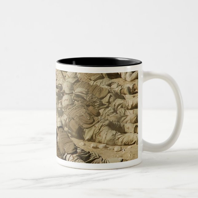 Tasse 2 Couleurs Des carabines M-4 et M-16A2 de la marine américain (Droit)