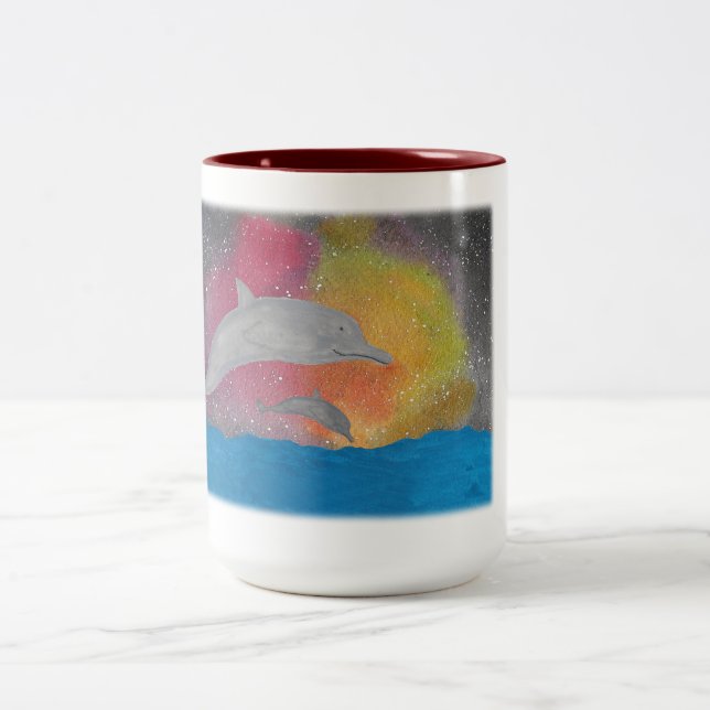 Tasse 2 Couleurs Dolphins Against a Galaxy Sky (Centre)