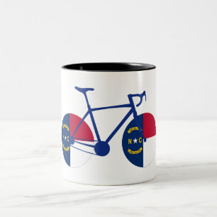 Tasse 2 Couleurs Drapeau de Caroline du Nord à vélo