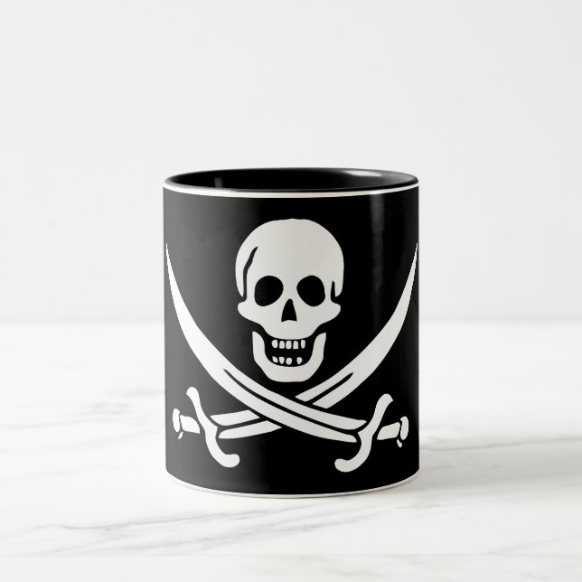 Tasse 2 Couleurs Drapeau pirate crâne épées croisées (Centre)
