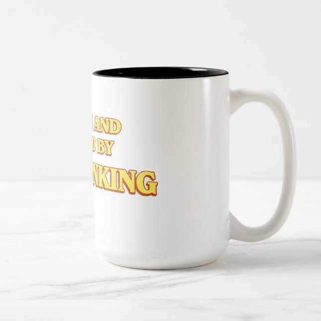 Tasse 2 Couleurs Écrit et réalisé par Overthinking Shirt (Droit)