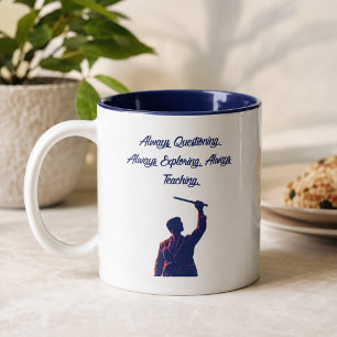 Tasse 2 Couleurs Éducateur en sciences qui questionne et explore l'