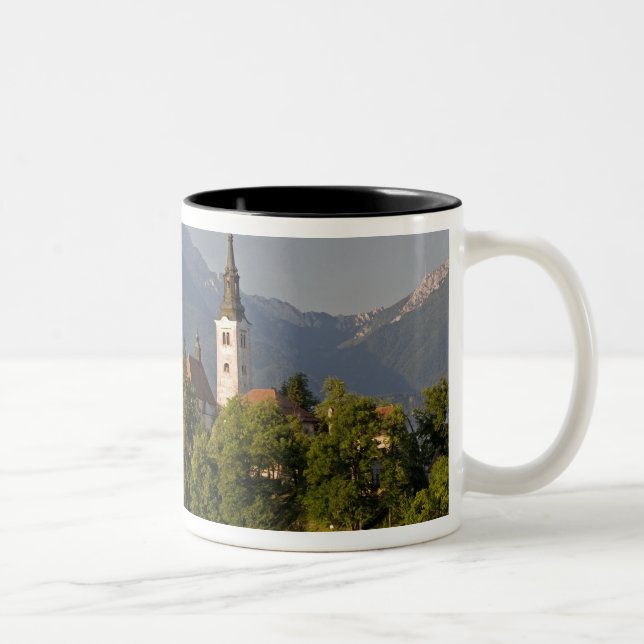 Tasse 2 Couleurs Église de l'Assomption sur une île dans le lac (Droit)