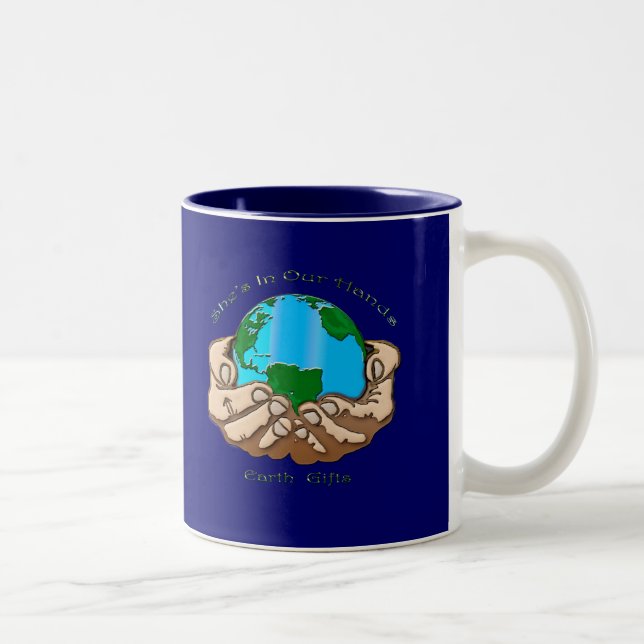 Tasse 2 Couleurs ELLE EST DANS NOTRE collection MAINS (Droit)
