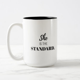Tasse 2 Couleurs Elle est la référence – Un féminisme audacieux