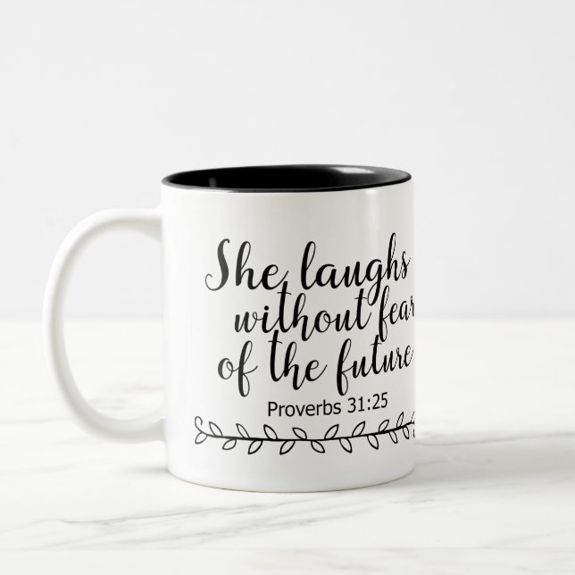 Tasse 2 Couleurs Elle rit sans crainte des futurs proverbes 31 (Gauche)