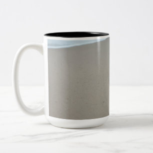 Tasse 2 Couleurs Empreintes sur une plage blanche au Mozambique