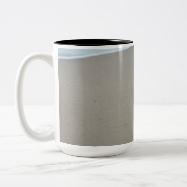 Tasse 2 Couleurs Empreintes sur une plage blanche au Mozambique (Gauche)