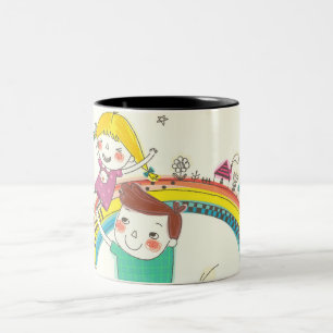 Tasse 2 Couleurs Enfants jouant sur l'arc-en-ciel