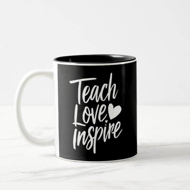 Tasse 2 Couleurs Enseigner l'amour Inspirer le cadeau de jour de l' (Gauche)