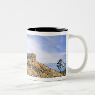 Tasse 2 Couleurs Éolienne et falaises de Palo Duro, Texas, États-Un