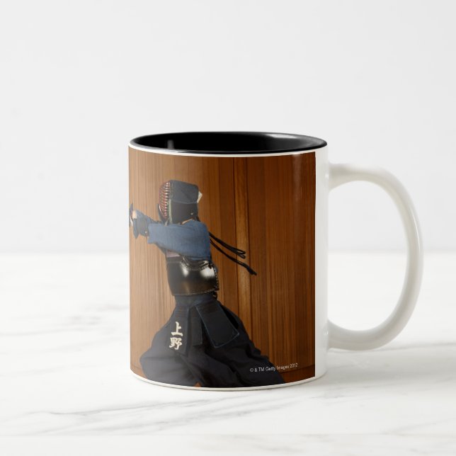Tasse 2 Couleurs Escrimeur de Kendo pratiquant 2 (Droit)