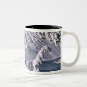 Tasse 2 Couleurs États-Unis, Oregon, Crater Lake NP. Les arbres plo